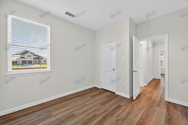 Building Photo - 512 Baker Ct