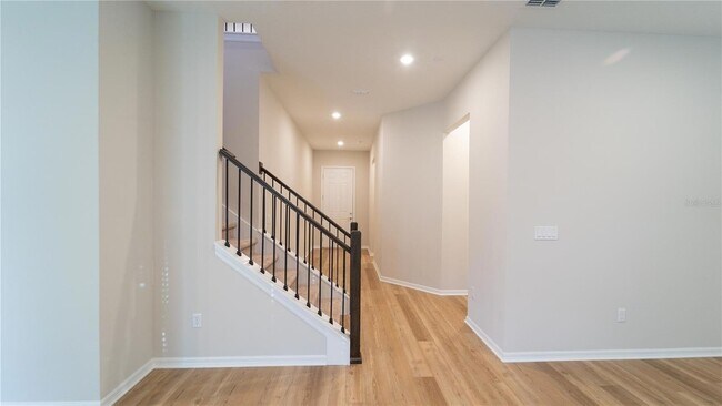 Building Photo - 16446 Lone Oak Cir