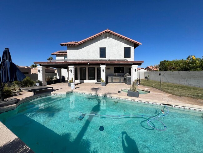 Building Photo - POOL HOME IN SHEFFIELD ESTATES!