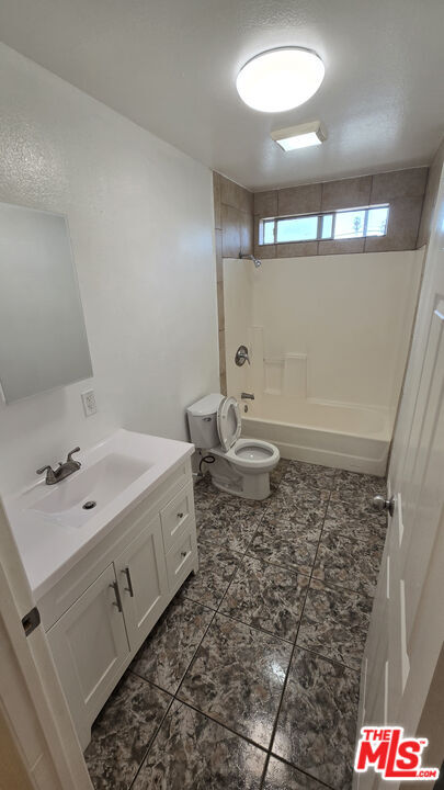 Building Photo - 1735 W 55th St