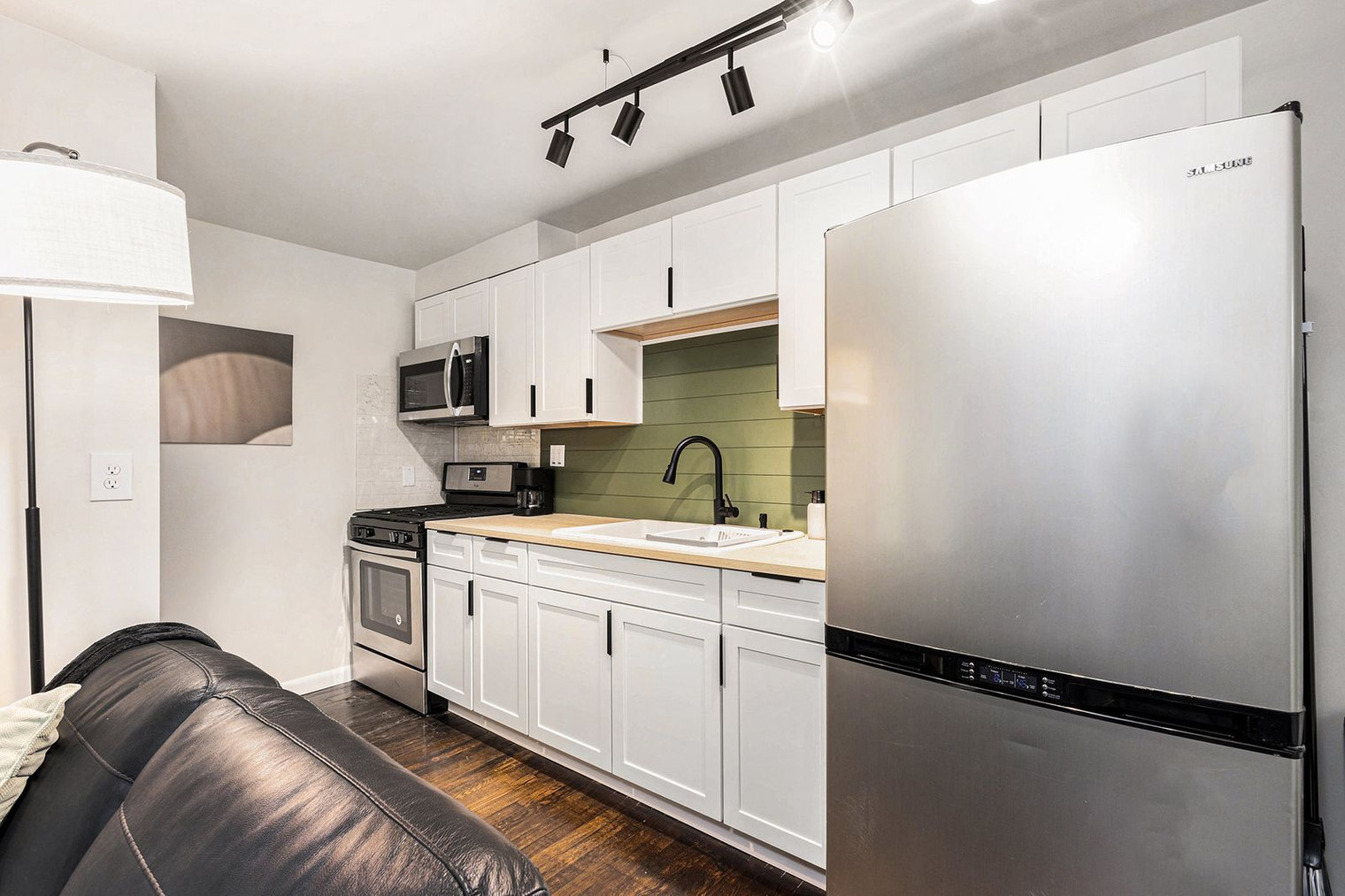 Building Photo - 37 Gold Ave NW