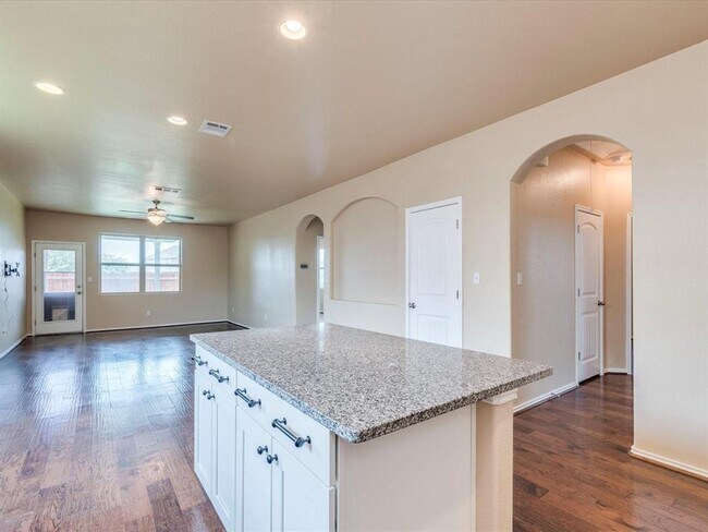Building Photo - 305 Nivens Dr