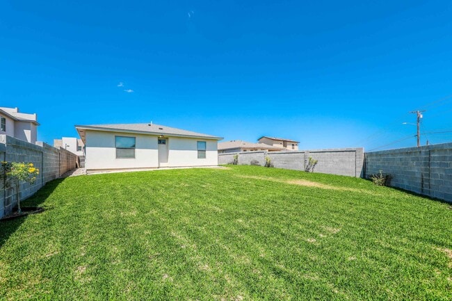 Building Photo - 2319 Palos Lp