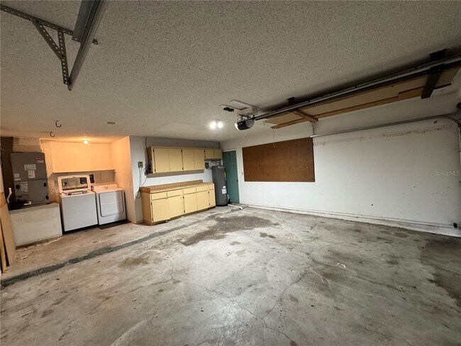 Building Photo - 107 S Deerwood Ave