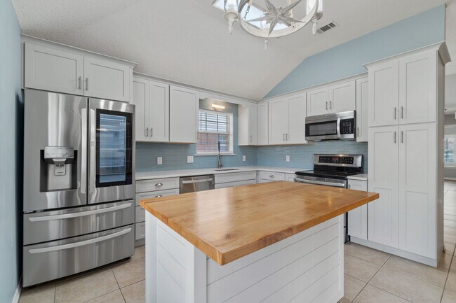 Kitchen - 65 Bay Tree Dr