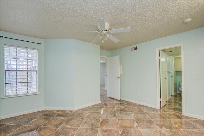Building Photo - 2750 Holly Hall St
