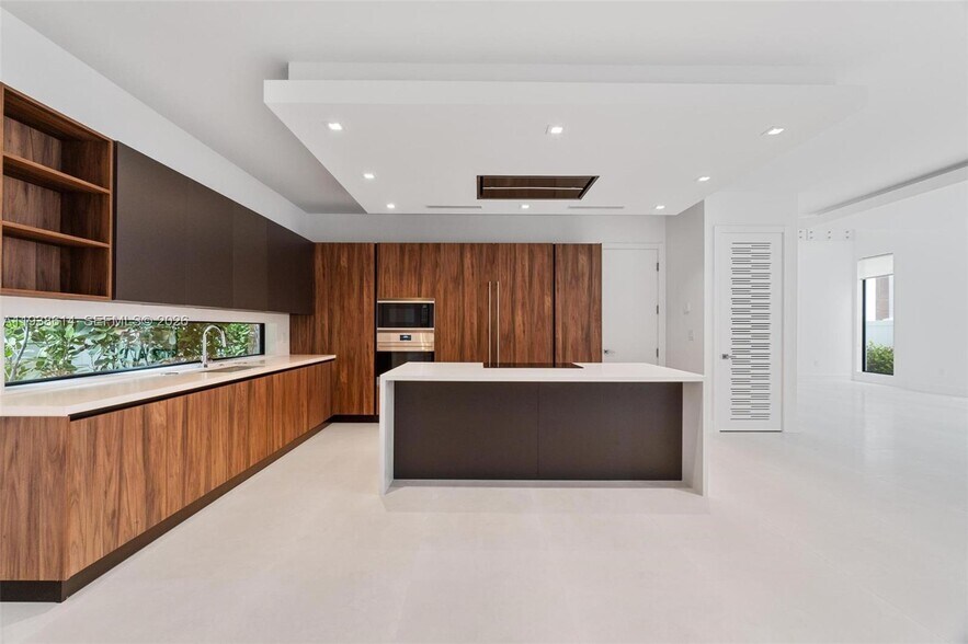 Building Photo - 10536 NW 67th Ter