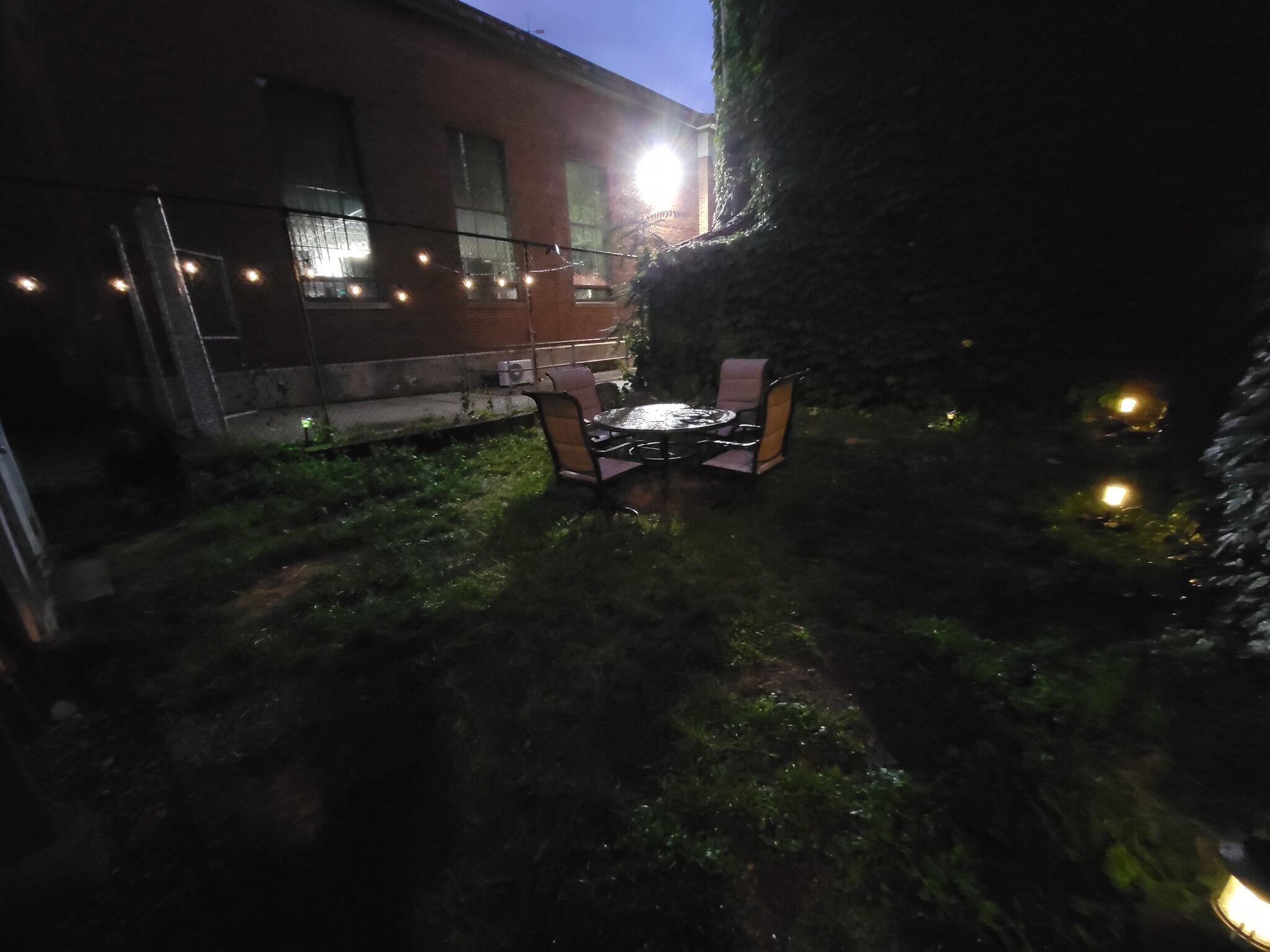 Private Garden! - 63 Havre St