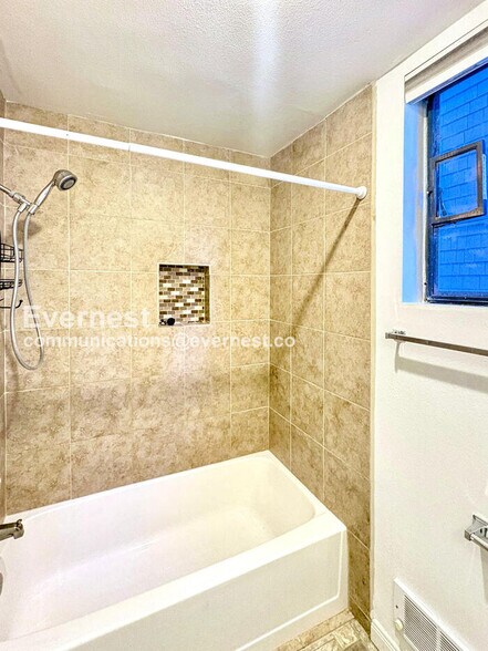 Building Photo - 6260 139th Ave NE