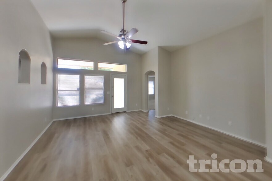 Building Photo - 8529 W Hughes Dr