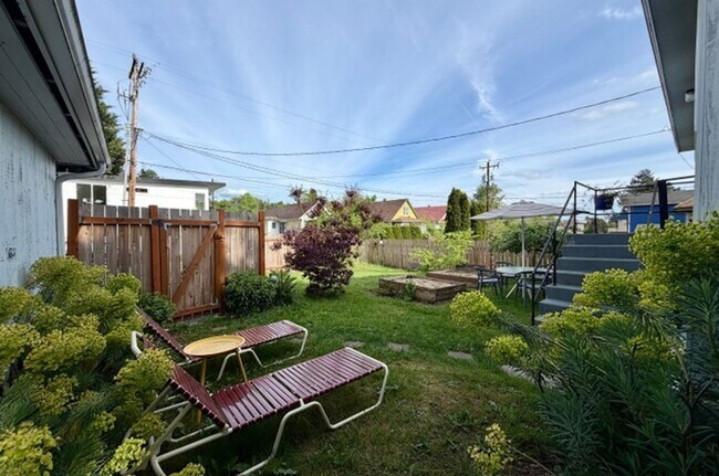 Building Photo - Charming 2 Bed 1 Bath in Hillman City!