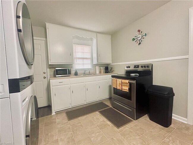 Building Photo - 918 Harris St