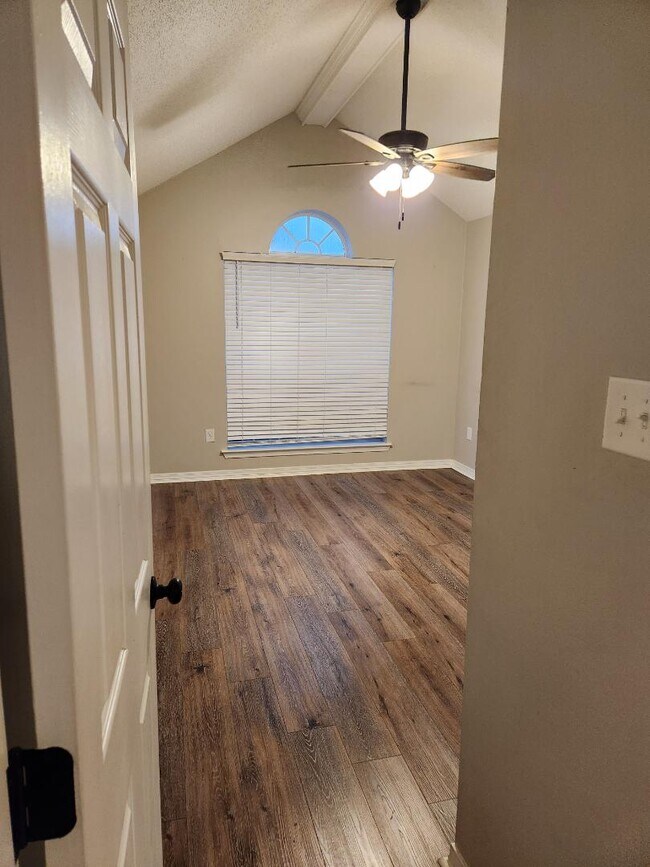 Building Photo - 9321 Champion Cir S