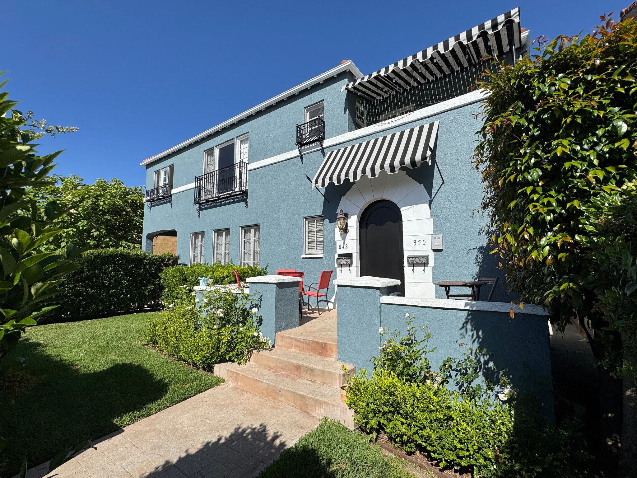 Building Photo - 848 S Curson Ave
