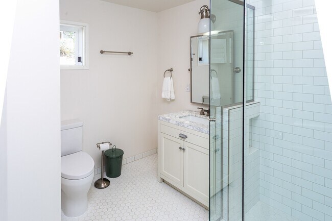 Building Photo - Furnished Oceanview Property