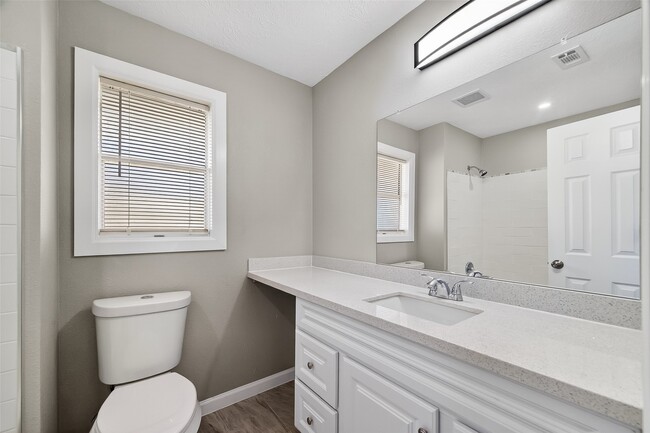 Building Photo - 7814 Pin Oak Dr