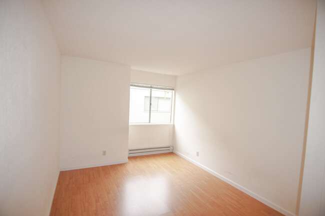 Building Photo - 936 Kiely Blvd