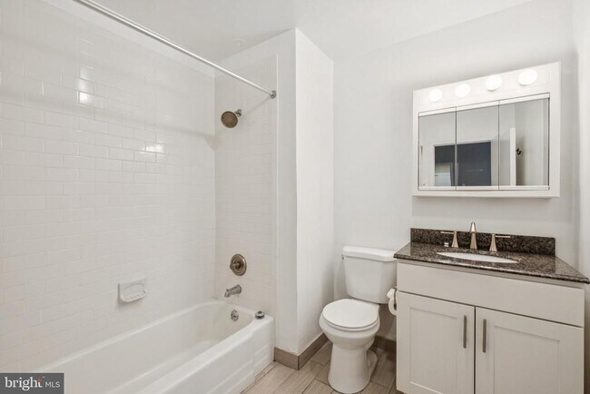 Building Photo - 135 S 19th St