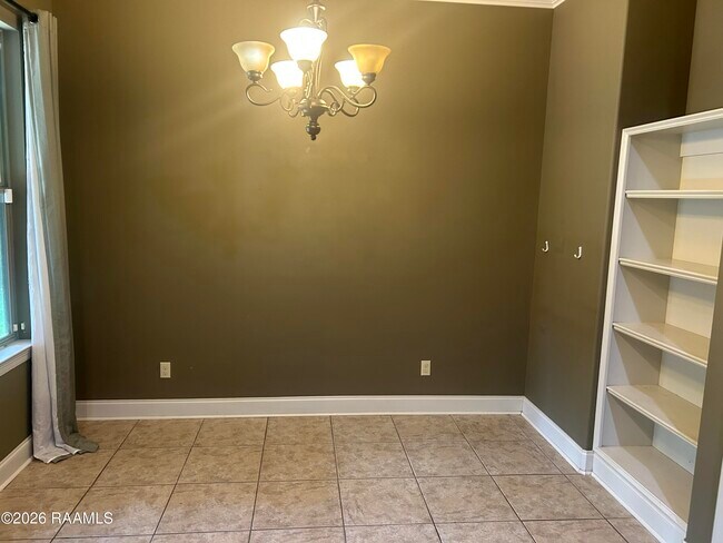 Building Photo - 303 Annabelle Dr
