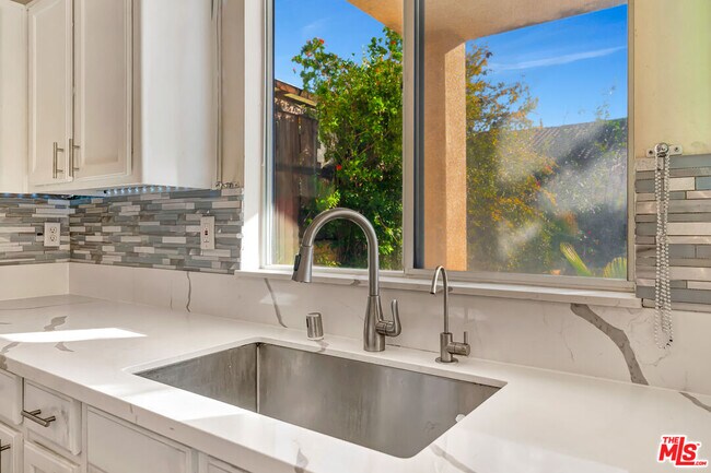 Building Photo - 12440 La Cresta Way