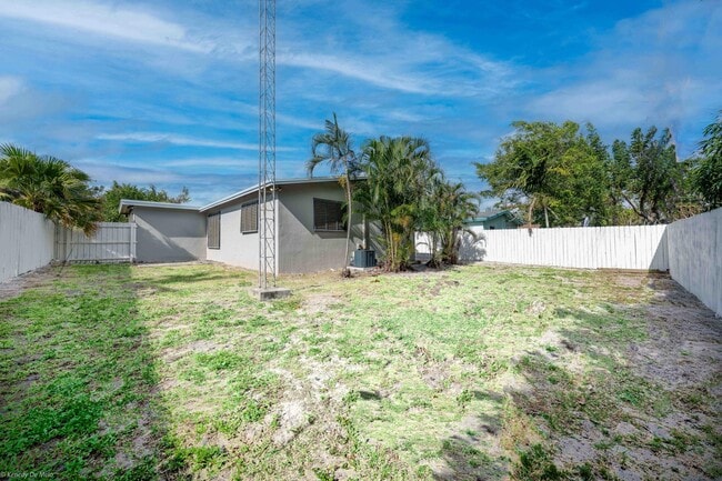 Building Photo - 120 SW 29th Terrace