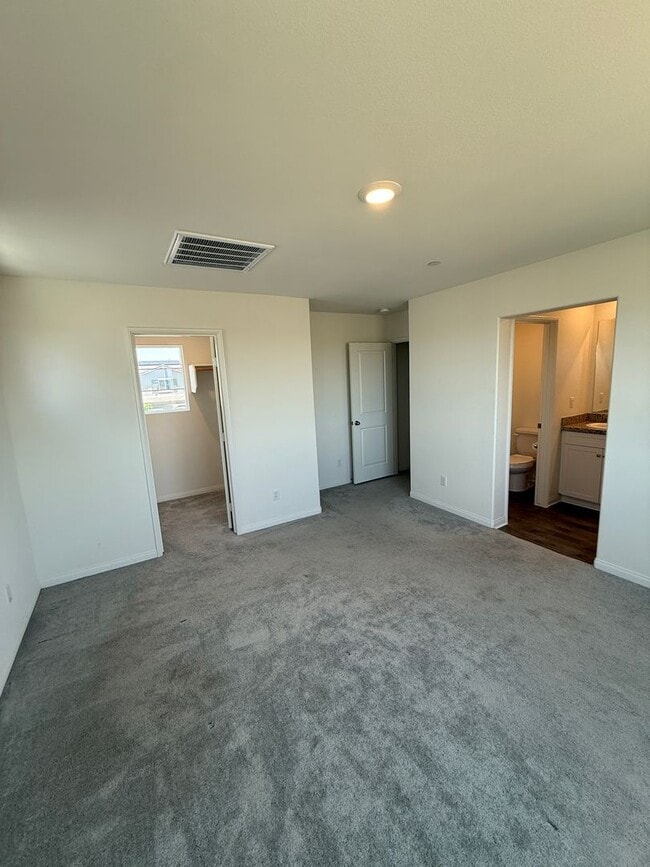 Building Photo - Fall in love with this NEWER  5 bedroom 4 ...