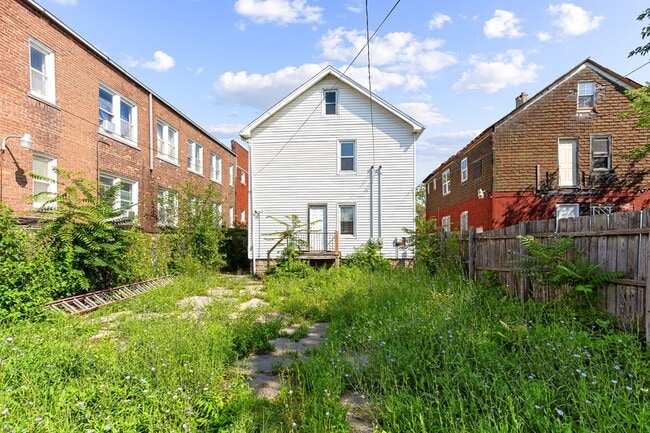 Building Photo - 2045 Clements St