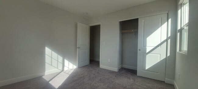 Building Photo - 755 Crimson Cir