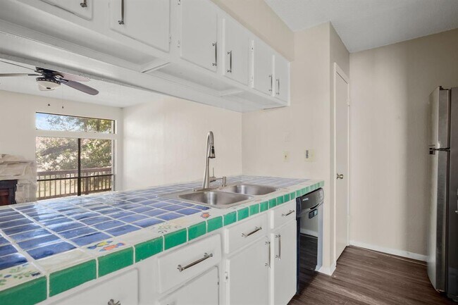 Building Photo - 6726 Lancret Hill Dr