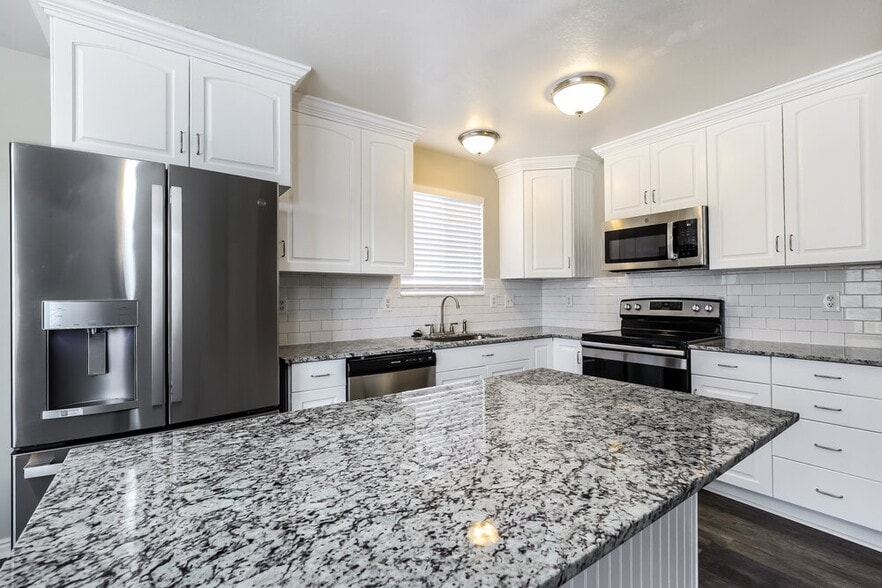 Building Photo - 7679 Sunrise Pl E