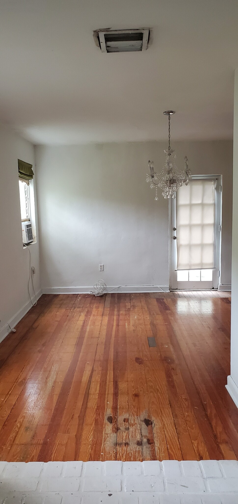 Building Photo - 100 NE 43rd St