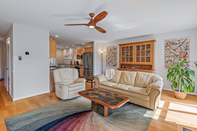 Building Photo - 7261 Dockside Ln