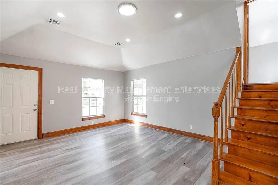 Building Photo - 3633 N Youngs Blvd