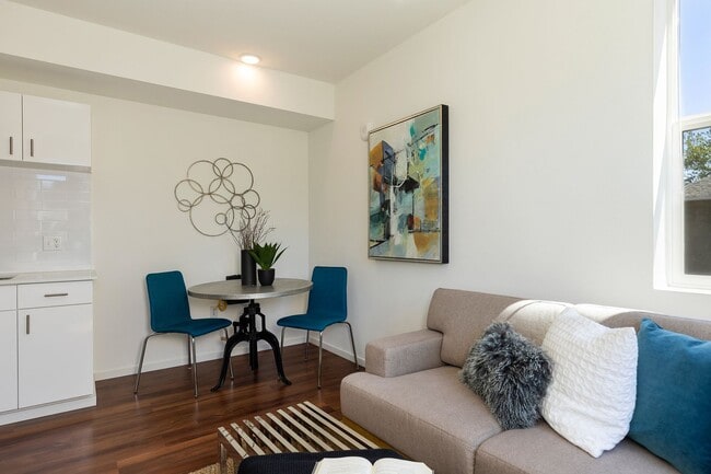 Interior Photo - Vue on Harvard