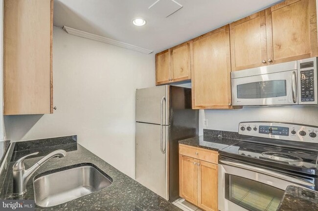 Building Photo - 75 S Reynolds St