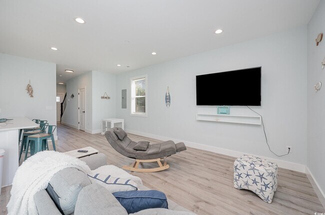 Building Photo - 503 30th Ave N