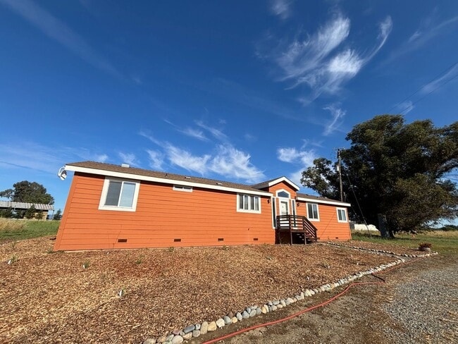 Building Photo - Charming Horse Property - 2 Bed/ 2 Bath with office- Home with Scenic Views and Pasture