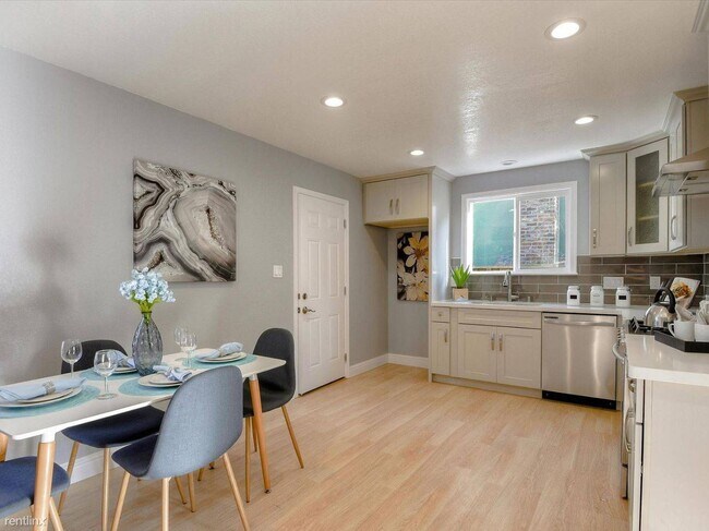 Building Photo - 4836 Serra Ave