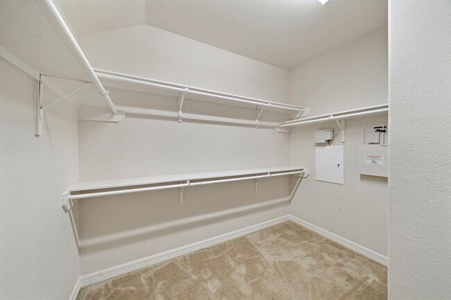 Building Photo - 9960 Golden Field Ln