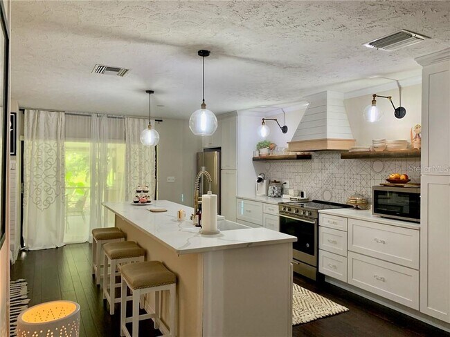 Building Photo - 5454 Saddlebrook Way