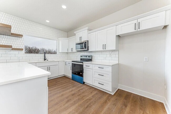 Building Photo - Single family home in Goddard Kansas. This home features 2 bedrooms, 2 bathrooms and a three car ...