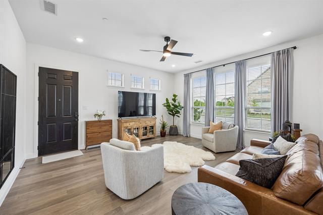 Building Photo - 7035 Granbury Ln