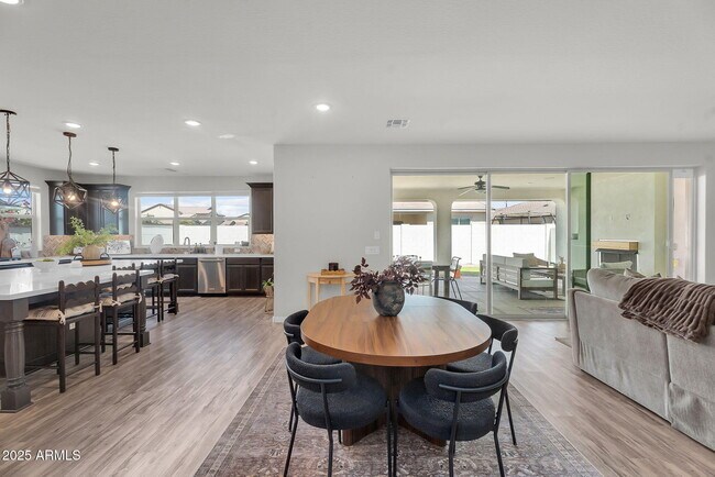 Building Photo - 9418 E Theia Dr
