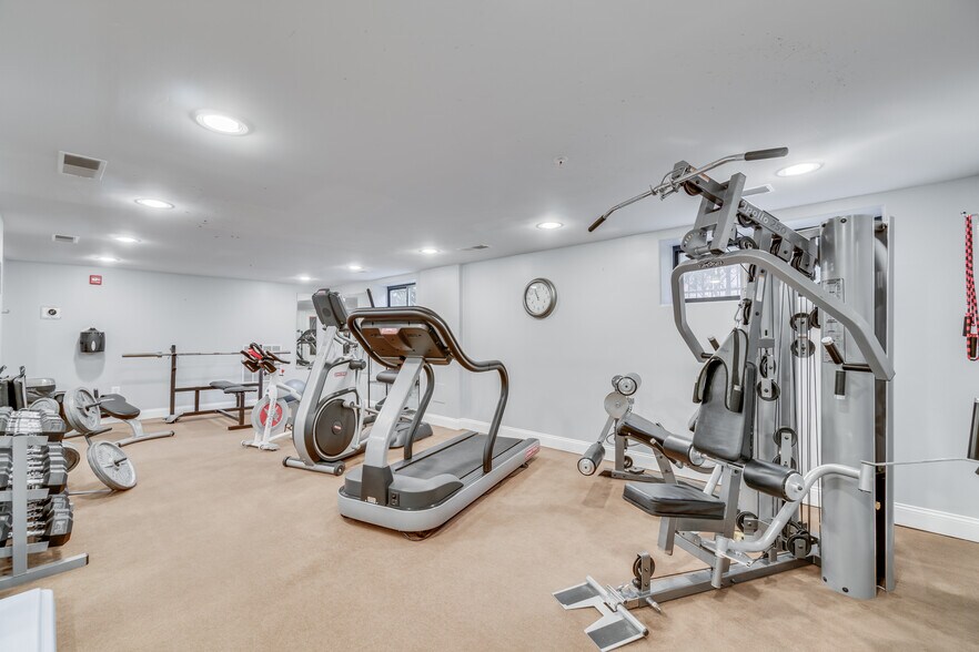 Fully equipped gym - 1354 Euclid St NW