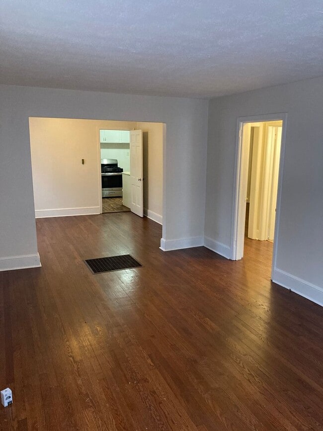 Building Photo - 2/2 House with Bonus in Summerville Park $1,195