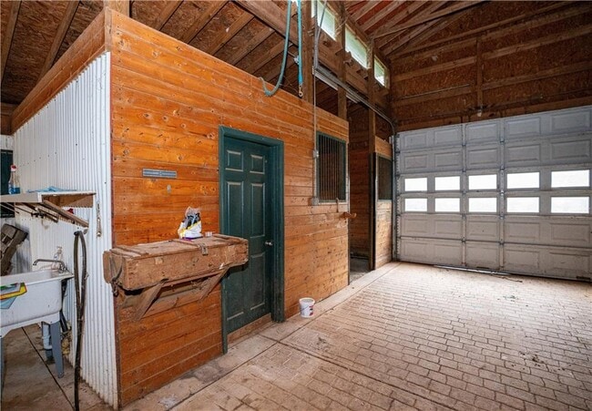 Building Photo - 611 Couch Rd
