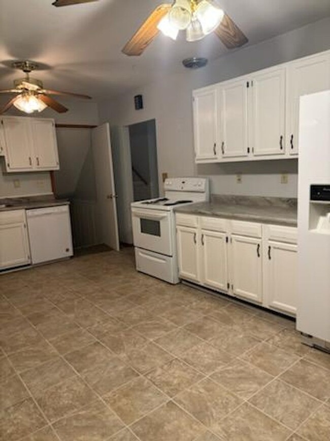 Primary Photo - 12 Riverview Lane Bettendorf, IA 52722 - 4...