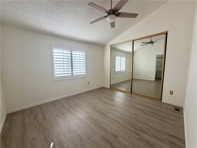 Building Photo - 1660 Kyle Ave