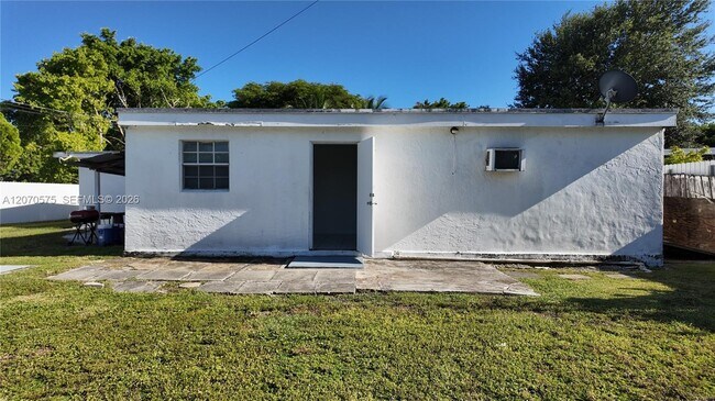 Building Photo - 9815 SW 51st Terrace