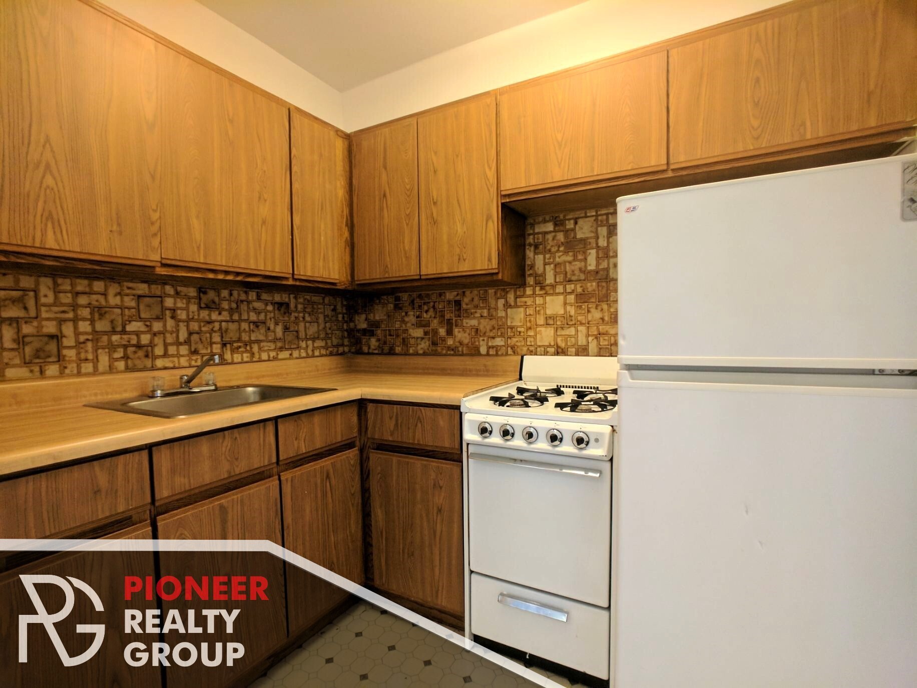 Building Photo - 739 W Belmont Ave